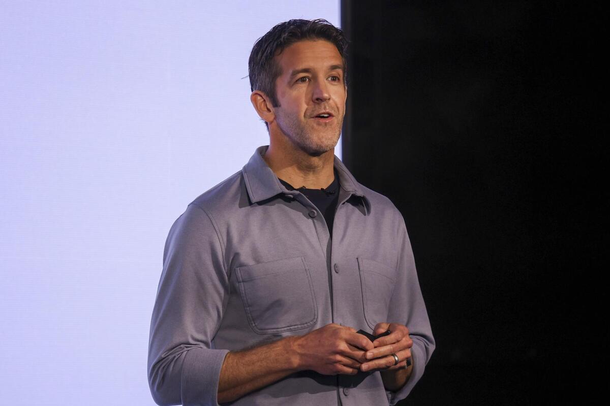 John Ternus se unió al equipo de diseño de productos de Apple en 2001 y ascendió a vicepresidente de Ingeniería de Hardware en 2013. | EFE