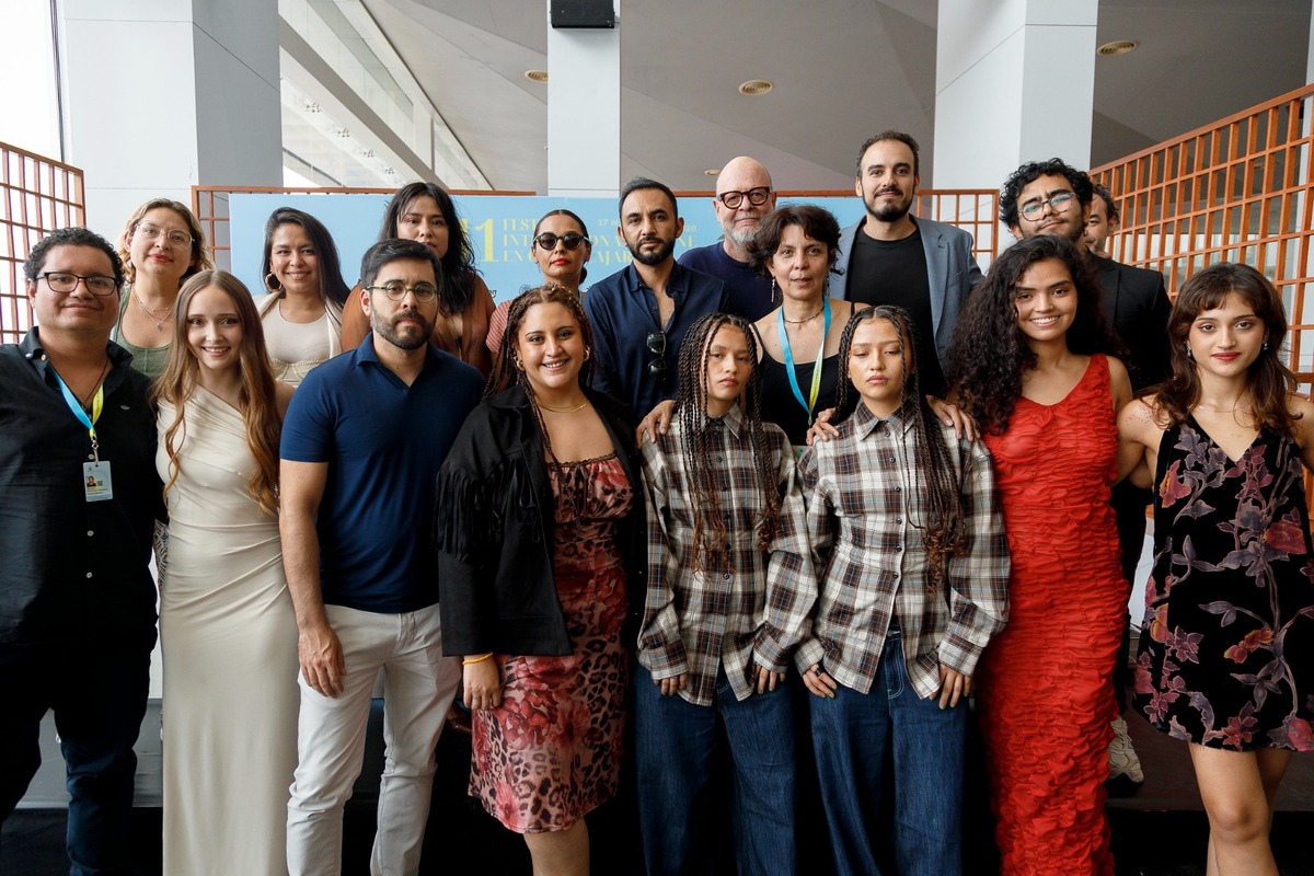 Kenia Márquez y e elenco de la película Se Busca. (Cortesía FICG / Ana Cristina Rodríguez M)