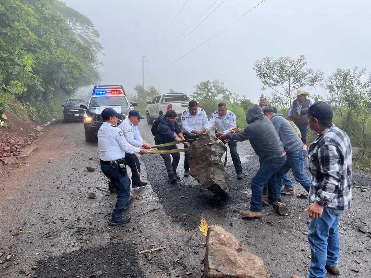 Lluvias provocan deslaves, caído de rocas y accidentes en Hidalgo