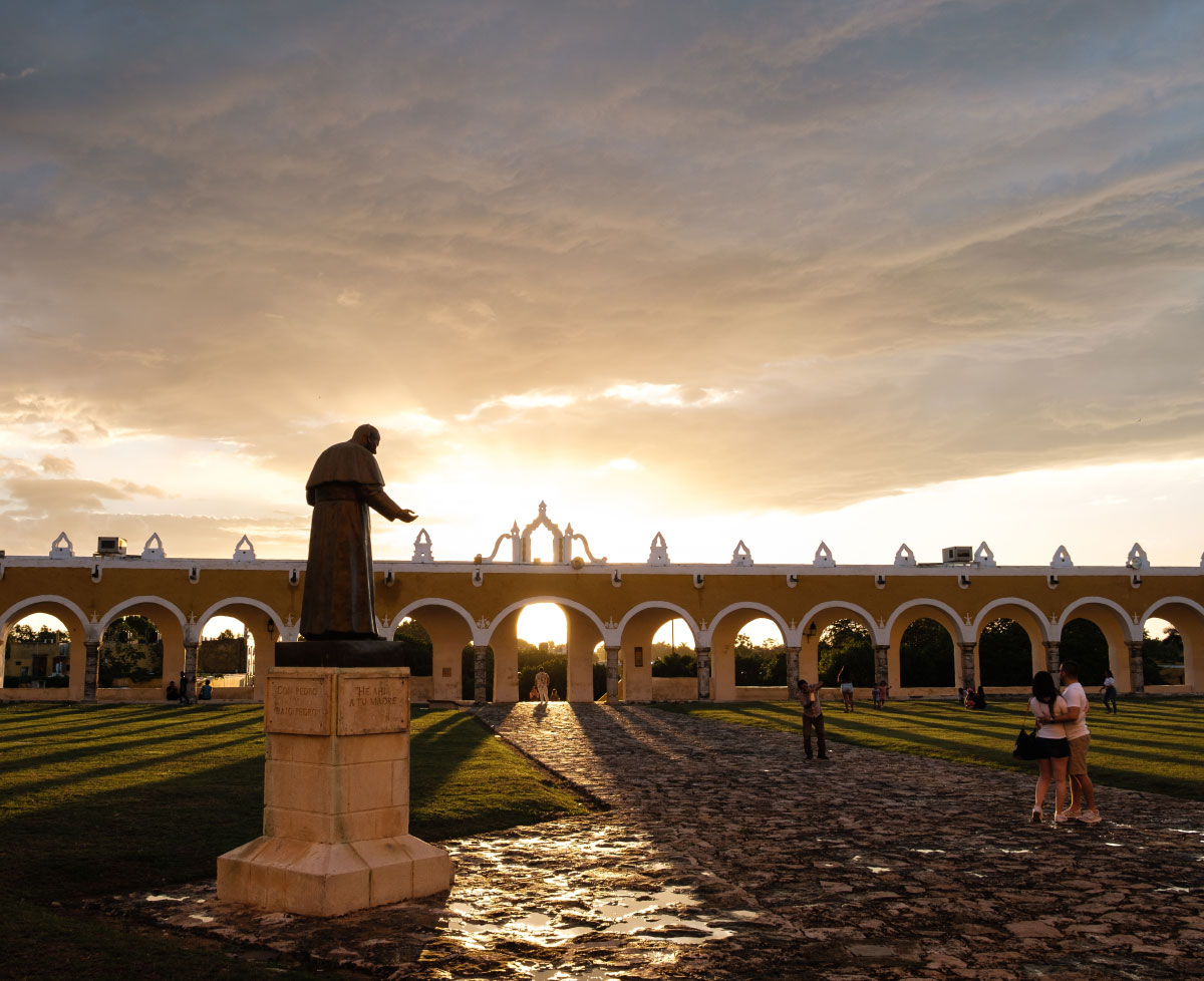 Plazas repletas de historia para recorrer. WEB.