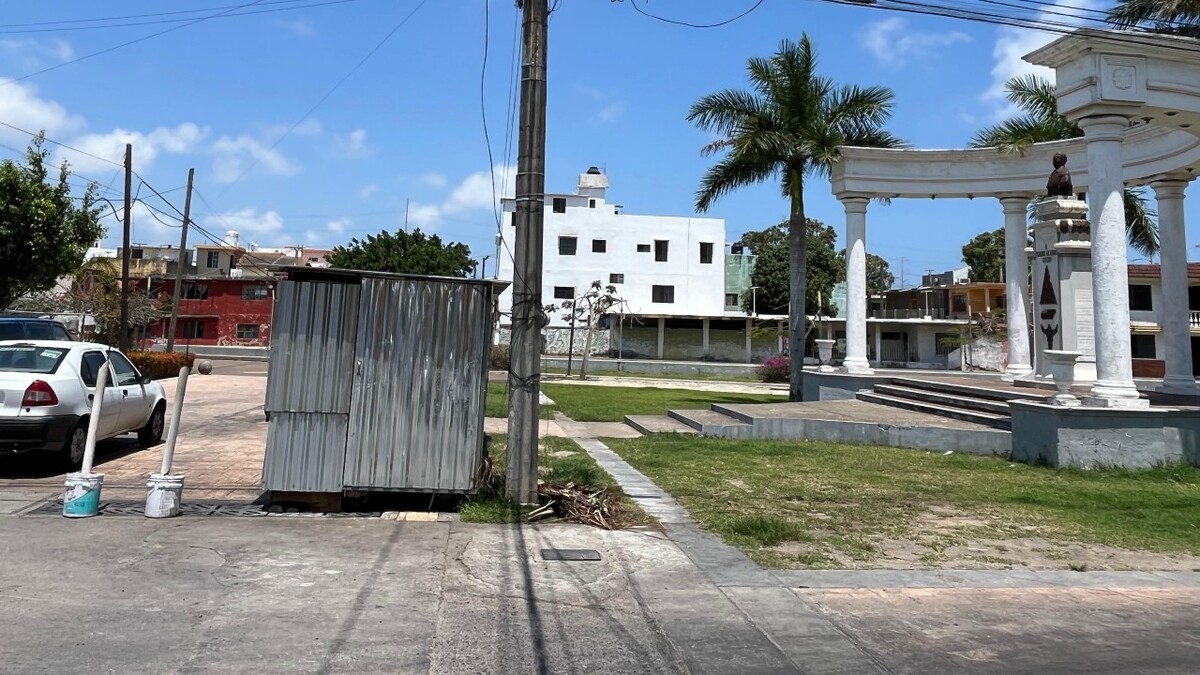 Puestos informales invaden áreas para turismo en Tampico. Foto: Yazmín Sánchez