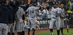 Los Sultanes de Monterrey barrieron a los Algodoneros del Unión Laguna en la serie inaugural celebrada en el Estadio Revolución