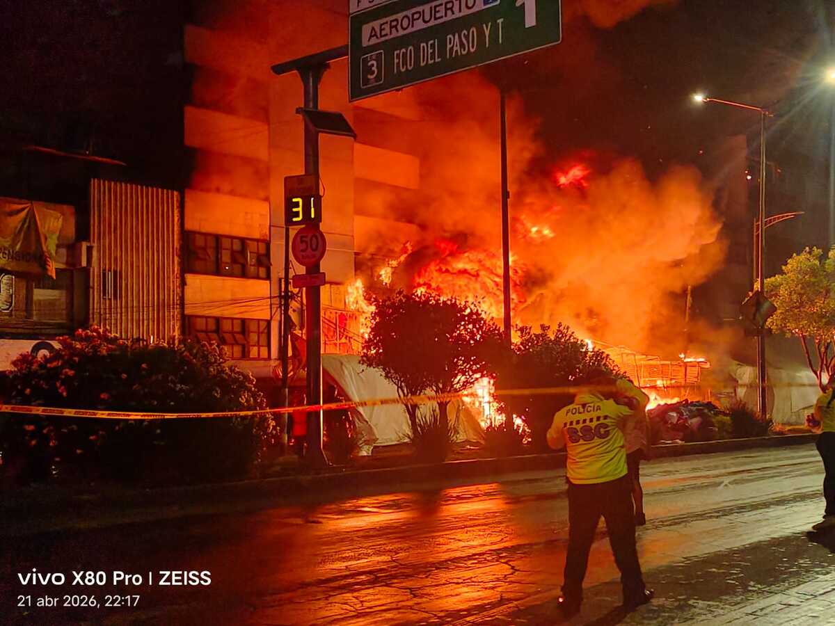 Al lugar arribaron bomberos de la Ciudad de México. (Foto: especial)