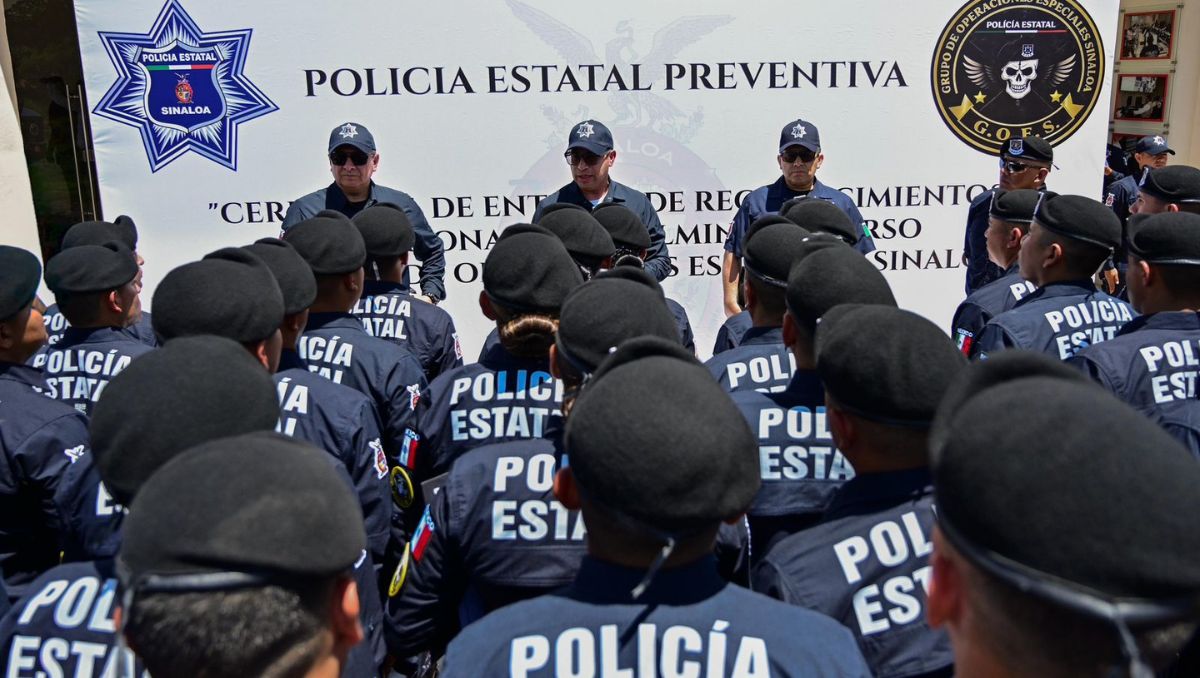 Autoridades de Sinaloa entregaron constancias a nuevos integrantes del Grupo de Operaciones Especiales. | Foto: Especial