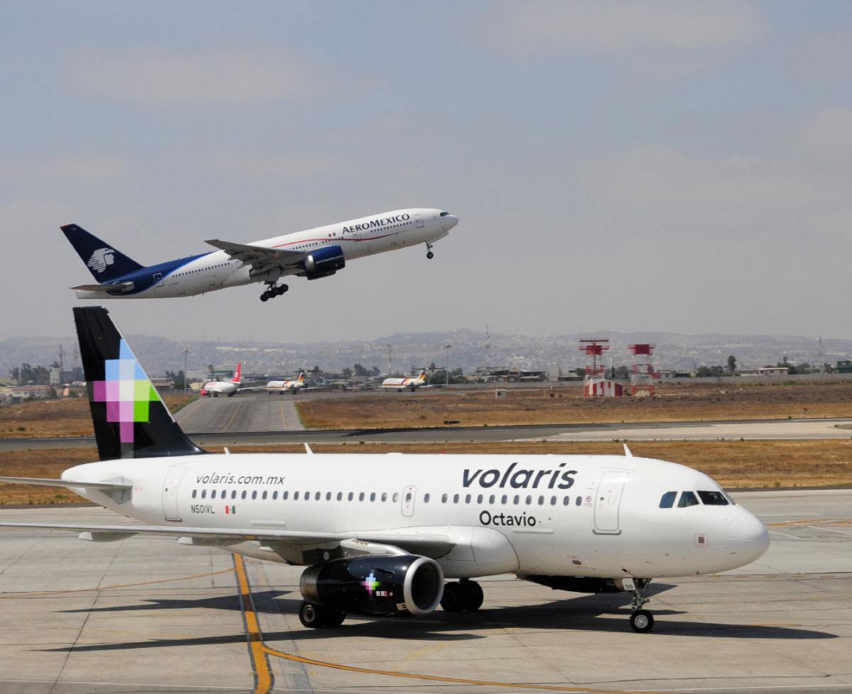 Aviones de Volaris y Aeroméxico. Shutterstock