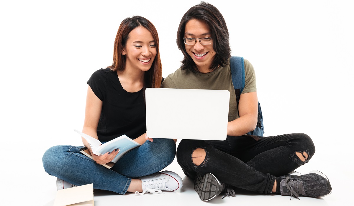 La convocatoria busca a aspirantes hombres y mujeres comprometidos con su formación. (freepik.es)