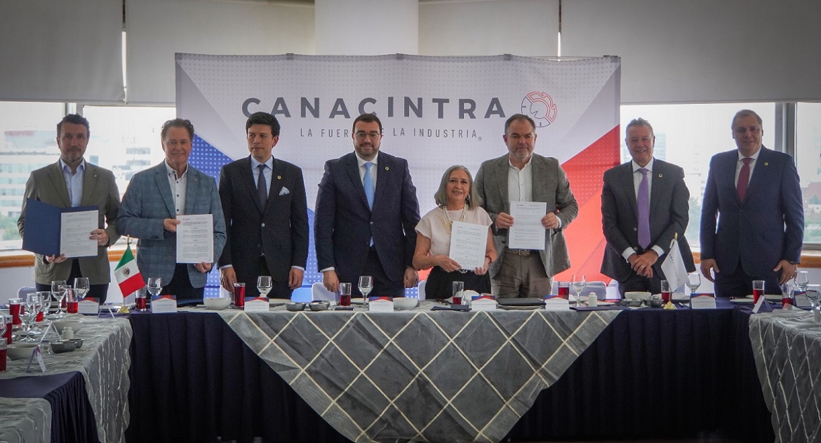 En su encuentro con líderes de la Canacintra, el presidente Adrián Barbón planteó la necesidad de anticiparse a los cambios en la industria global.