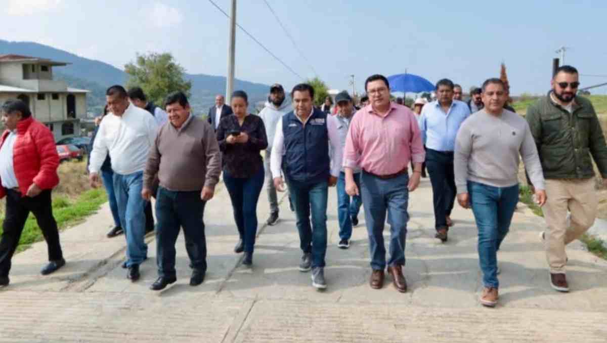 Se realizó la entrega oficial de la construcción del acceso principal del Jardín de Niños “Balbino Dávalos Ponce”. | Foto: Especial