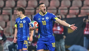 Selección de Bosnia-Herzegovina clasificó al Mundial 2026 derrotando a Italia en el repechaje, y su delantero Ermedin Demirović regalará cervezas y helado