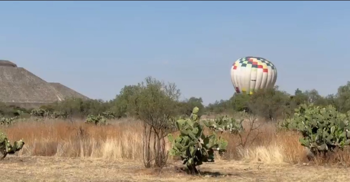 Globo aerostático se desploma cerca de las inmediaciones de las Pirámides de Teotihuacan. Foto: (Especial)