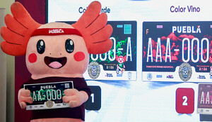 Gobierno de Puebla presenta placas vehiculares por Mundial 2026