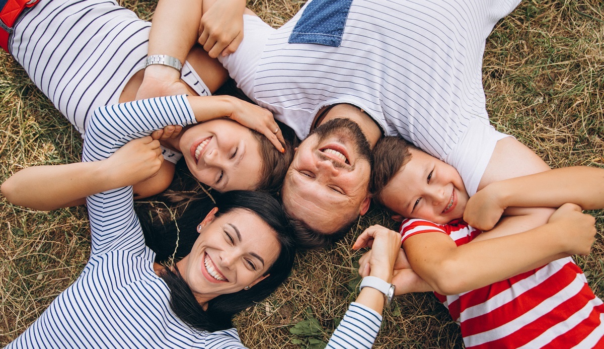 Organizar el tiempo mediante una bitácora puede ser una opción para la convivencia familiar. (freepik.es)