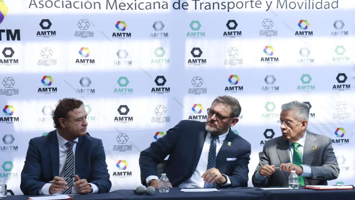 Presidente de grupo CISA y el presidente de la AMTM. Foto: Juan Carlos Bautista