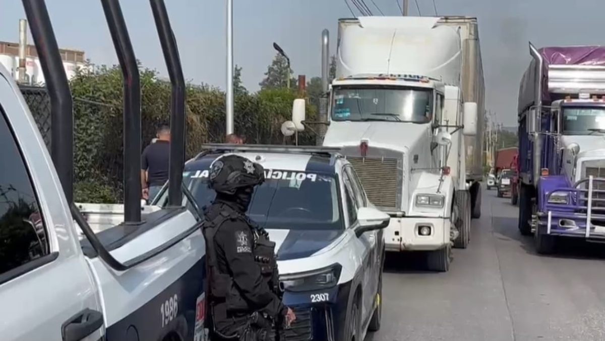 Trailero es secuestrado en la autopista México–Puebla | Especial