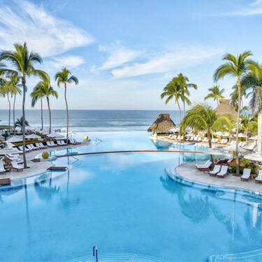 Velas Resorts presenta “The Ultimate Playcation”, una propuesta que combina hospedaje, gastronomía y futbol en el Pacífico mexicano.