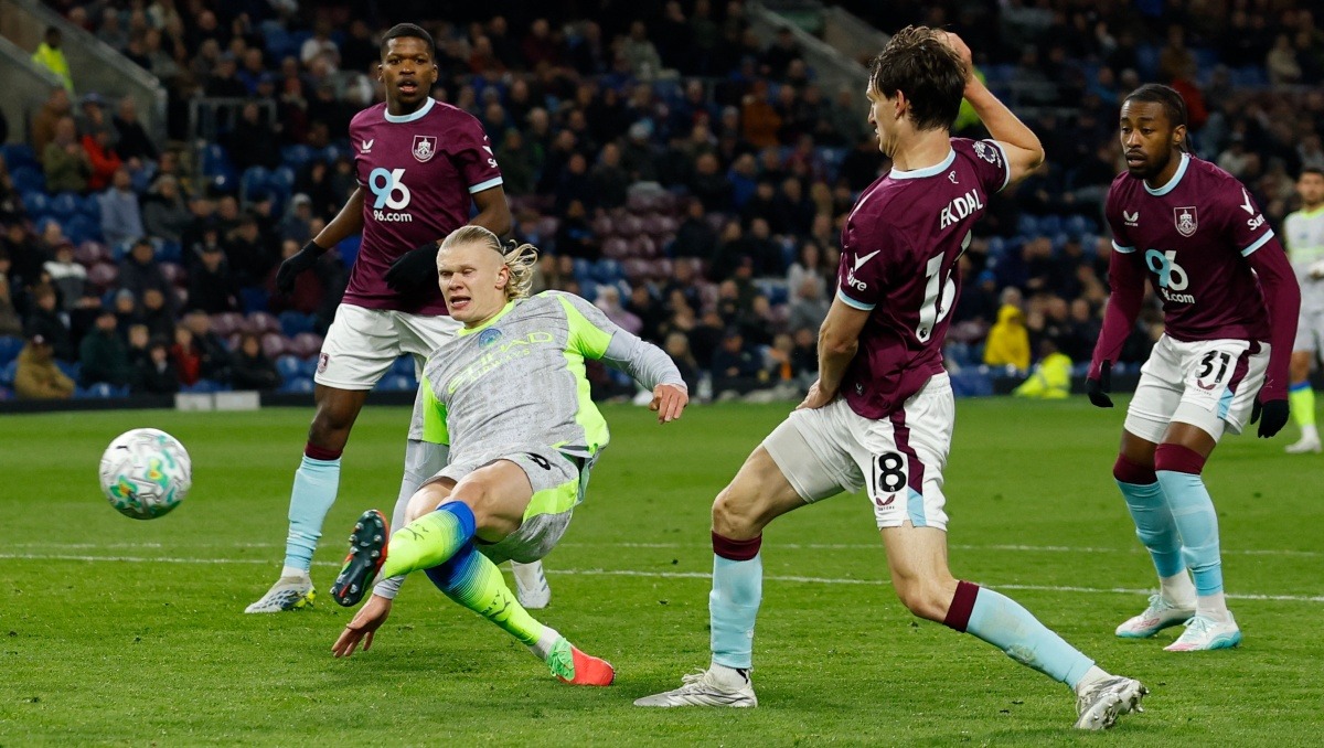 Burnley es el segundo equipo que descendió a la Championship tras perder con el Manchester City (Reuters)