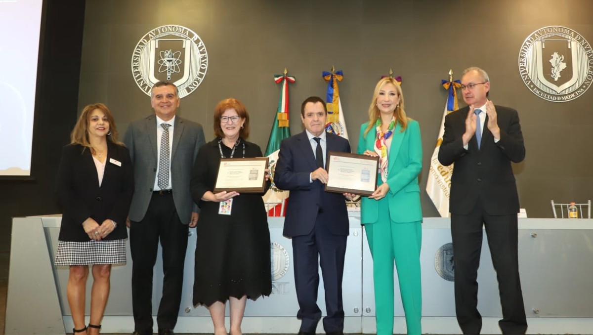 Ceremonia de entrega del reconocimiento Internacional Silver Plus Award 2025. | Luis Guerra