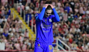 Las Chivas de Gabriel Milito no pudieron romper el empate sin goles ante Necaxa y condiciona su liderato del Clausura 2026 en la última jornada