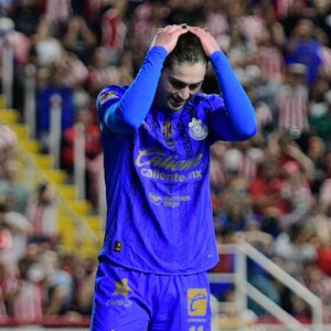 Las Chivas de Gabriel Milito no pudieron romper el empate sin goles ante Necaxa y condiciona su liderato del Clausura 2026 en la última jornada