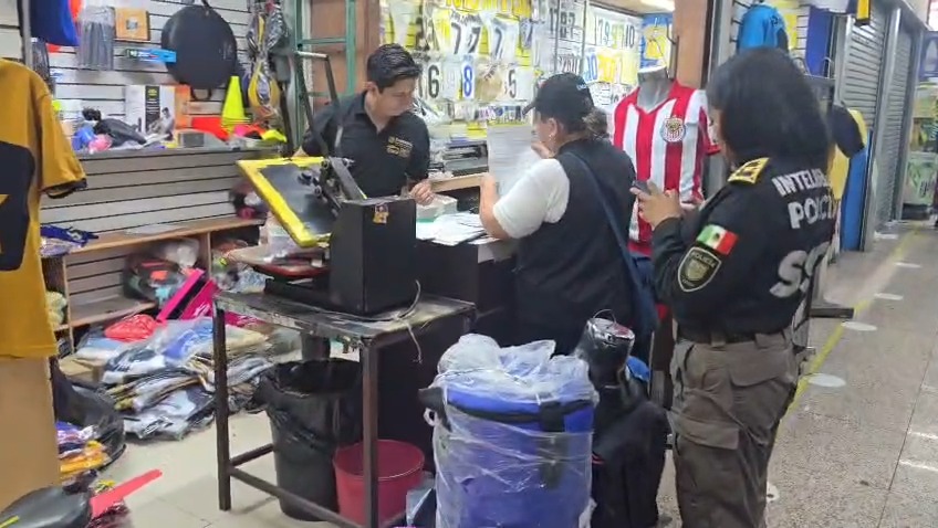 Decomiso de mercancía pirata en CdMx. | Especial