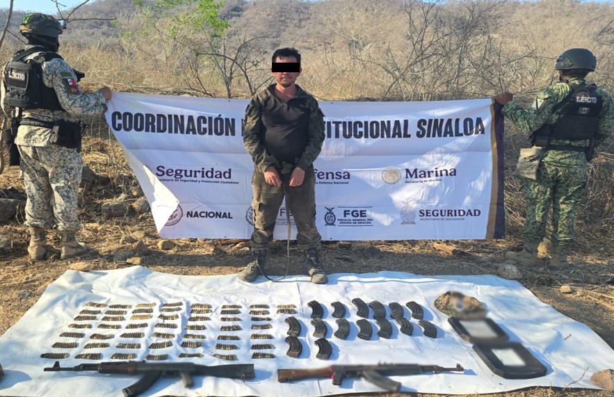 Detienen a extranjero con armas en Sinaloa. | Foto: Especial