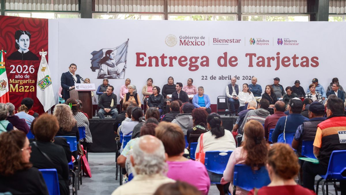 Entrega Armenta tarjetas bienestar a mujeres y adultos mayores | Agencia EsImagen