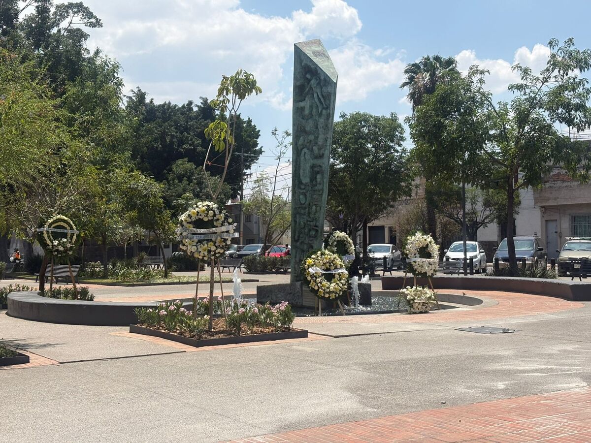 Homenaje para bomberos caídos el 22 de abril. (Gloria Reza)