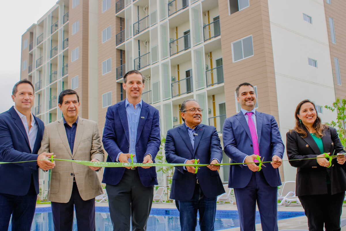 La inauguración de la primera torre reunió a autoridades municipales y directivos de Misión Obispado en General Escobedo. (Cortesía)