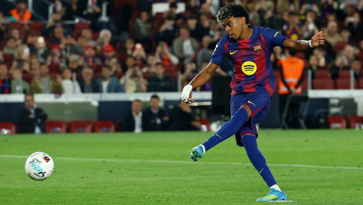 Lamine Yamal comanda al Barcelona hacia otra victoria ante el Celta de Vigo para acercarse al título (Reuters)