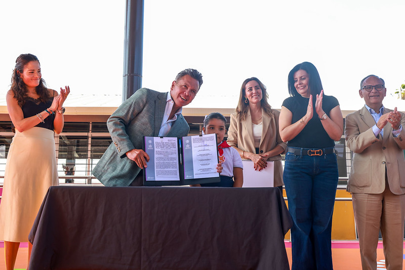 Lemus anuncia atención medica universal para niños y niñas. (Cortesía)