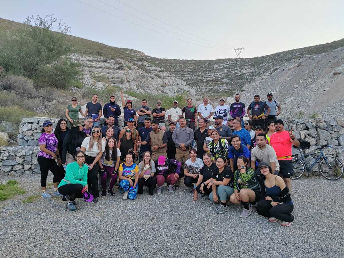 En Torreón, capacita a senderistas para prevenir accidentes. | Alejandro Castañeda