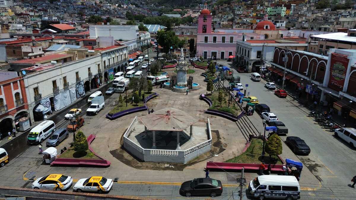 Ambulantes que se encuentran en los arcos de la Plaza Constitución también serán reubicados. (Jorge Sánchez)