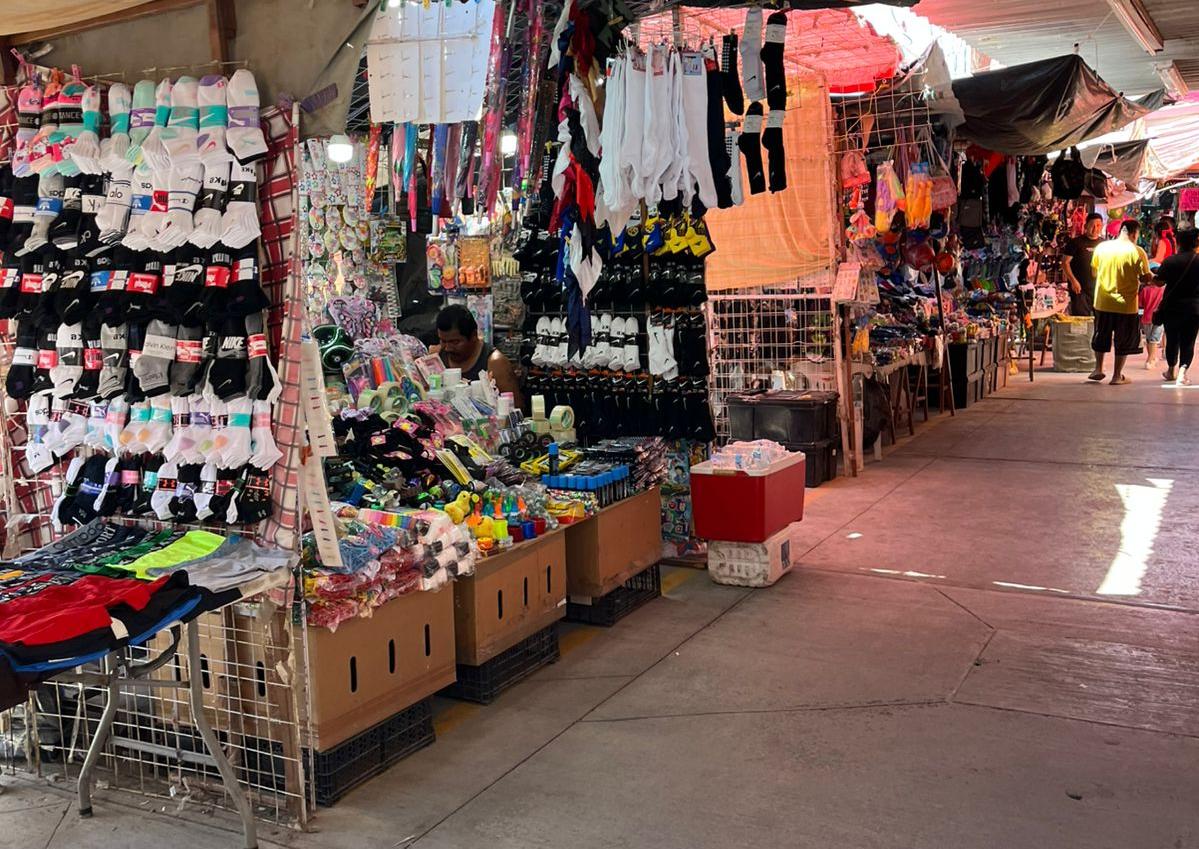 Ambulantes que llegaron en diciembre permanecen en la zona Centro de Madero. | Jorge Maldonado