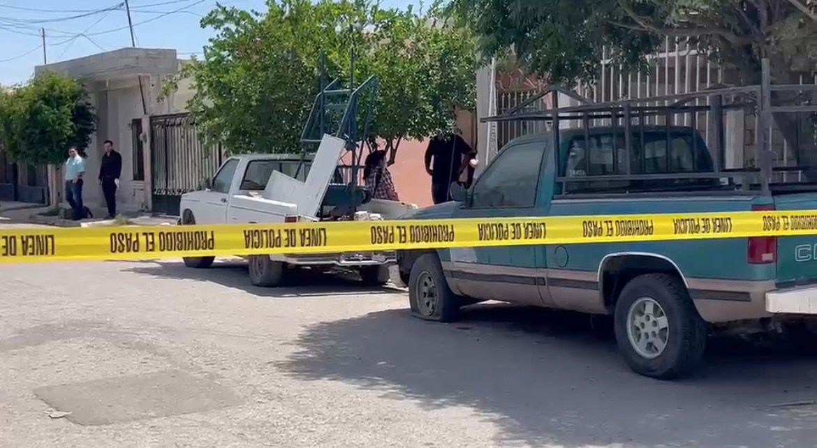 Autoridades de Torreón se dieron cita en un domicilio en donde fue encontrado el cuerpo sin vida de un hombre | Especial