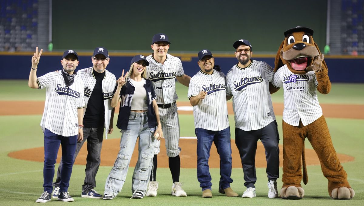La Casetera lanzó la primera bola en el juego de Sultanes vs Durango. | Roberto Alanís