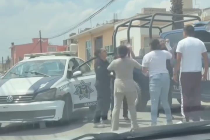 Choque entre uniformados y civiles tras choque. (Cortesía)