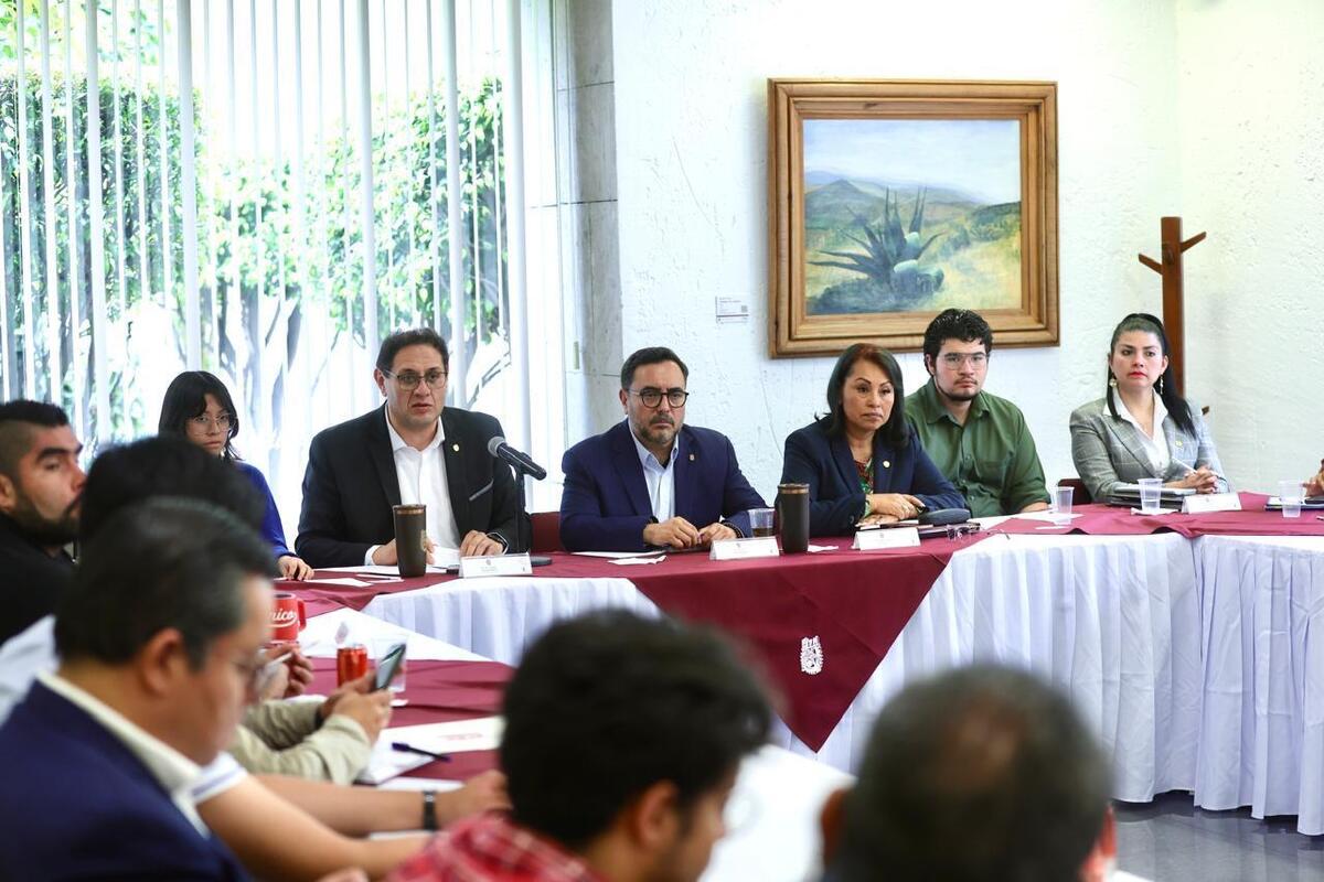 Dialoga Reyes Sandoval con estudiantes del IPN | Foto: Especial