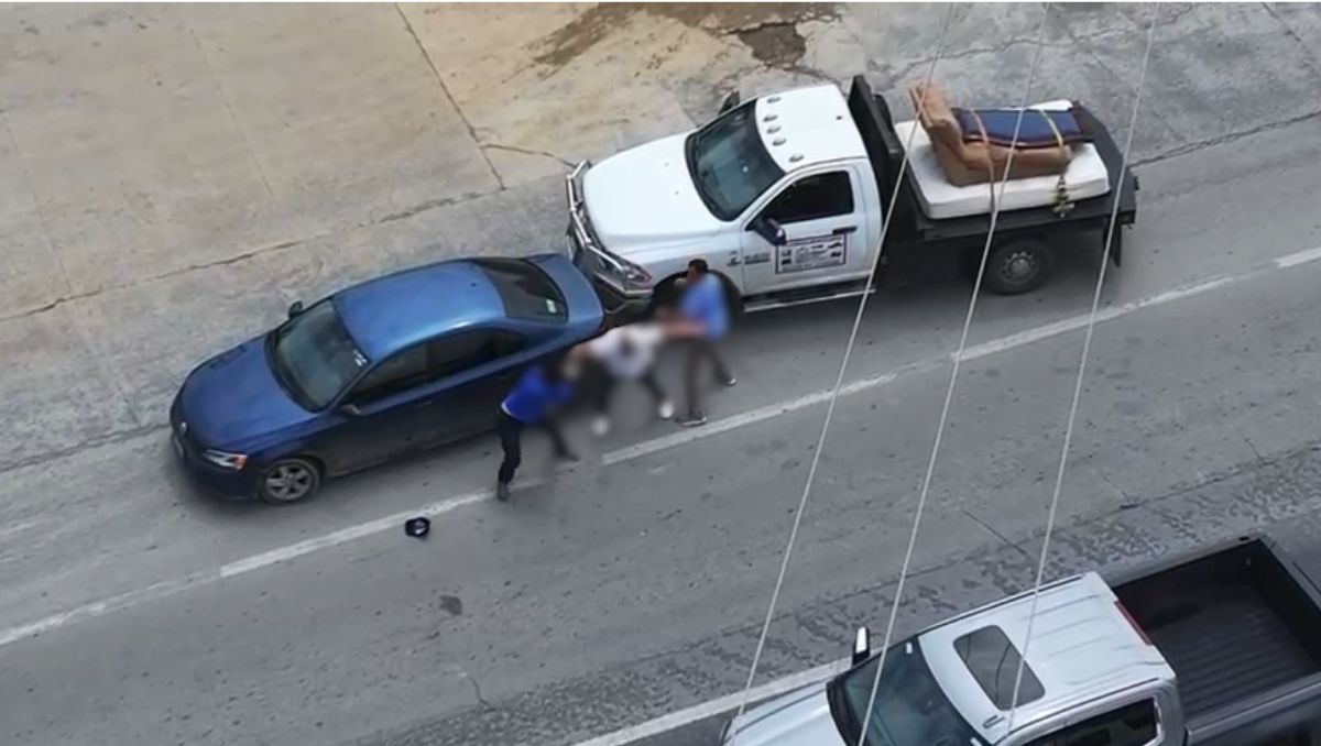 Una discusión de tráfico escaló a los golpes en el municipio de Santiago. | Dron Telediario