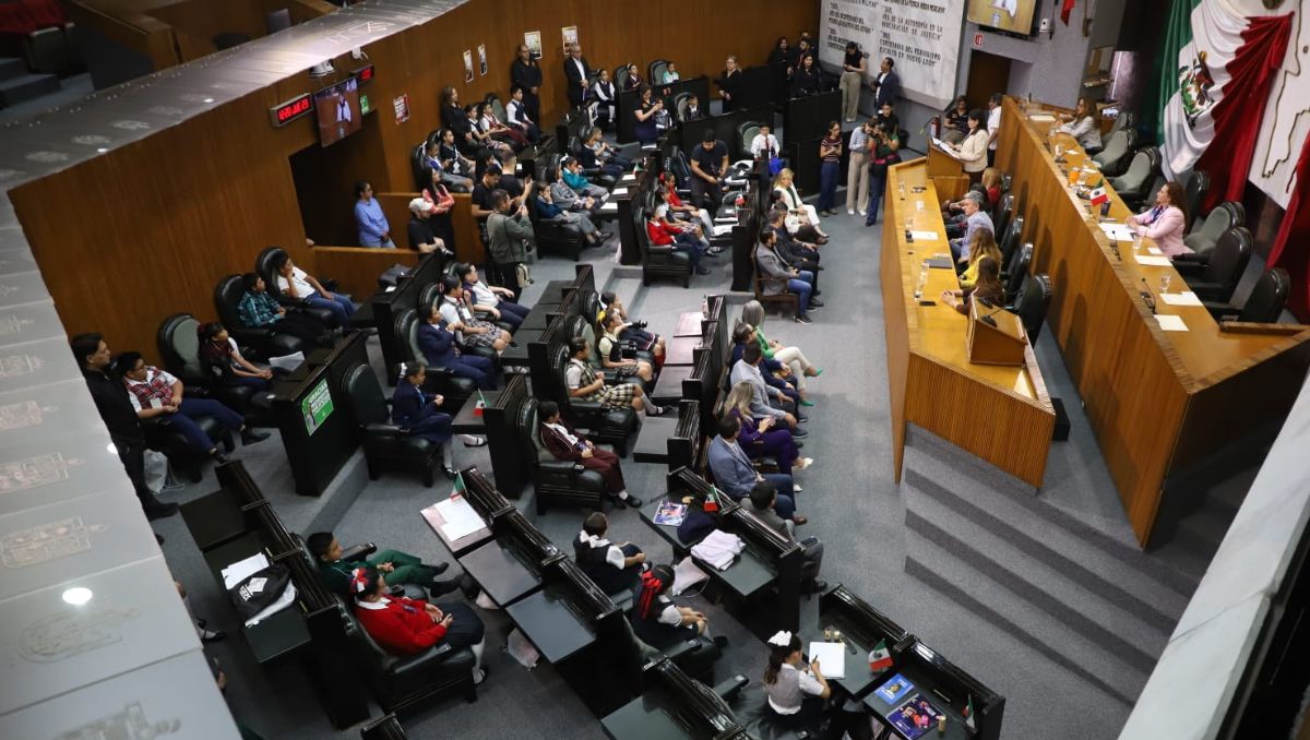 En el evento estuvieron presentes Myrna Grimaldo, diputada local del PAN y Juan Paura, secretario de Educación  | Luis Guerra
