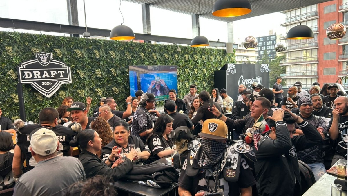Los Fans de la 'Raider nation' reunidos esperando el draft de la NFL (Miguel Boada)