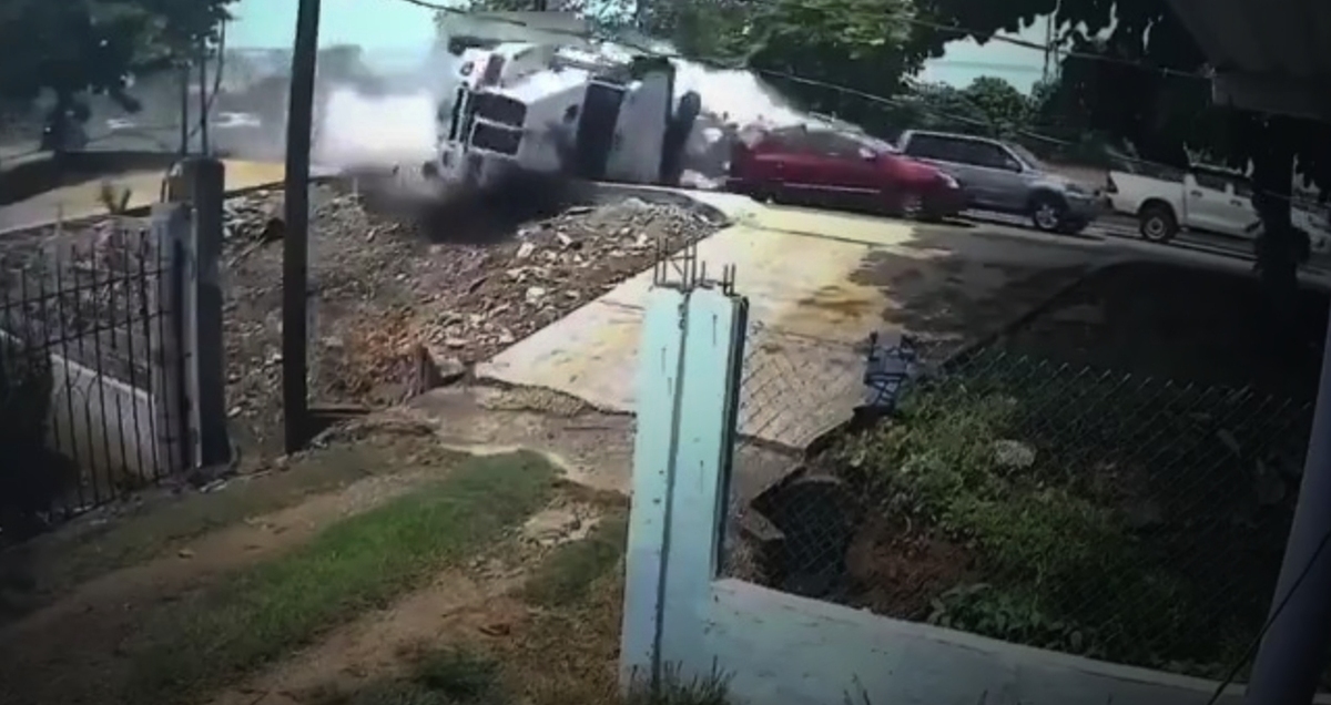 La unidad se accidentó frente a una zona habitacional cercana. | Especial