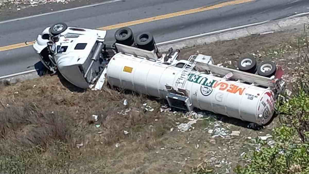 El accidente ocurrió a la altura de la colonia San Martín Las Rajas Huitzizilapan, en el municipio de Lerma. Foto: Especial
