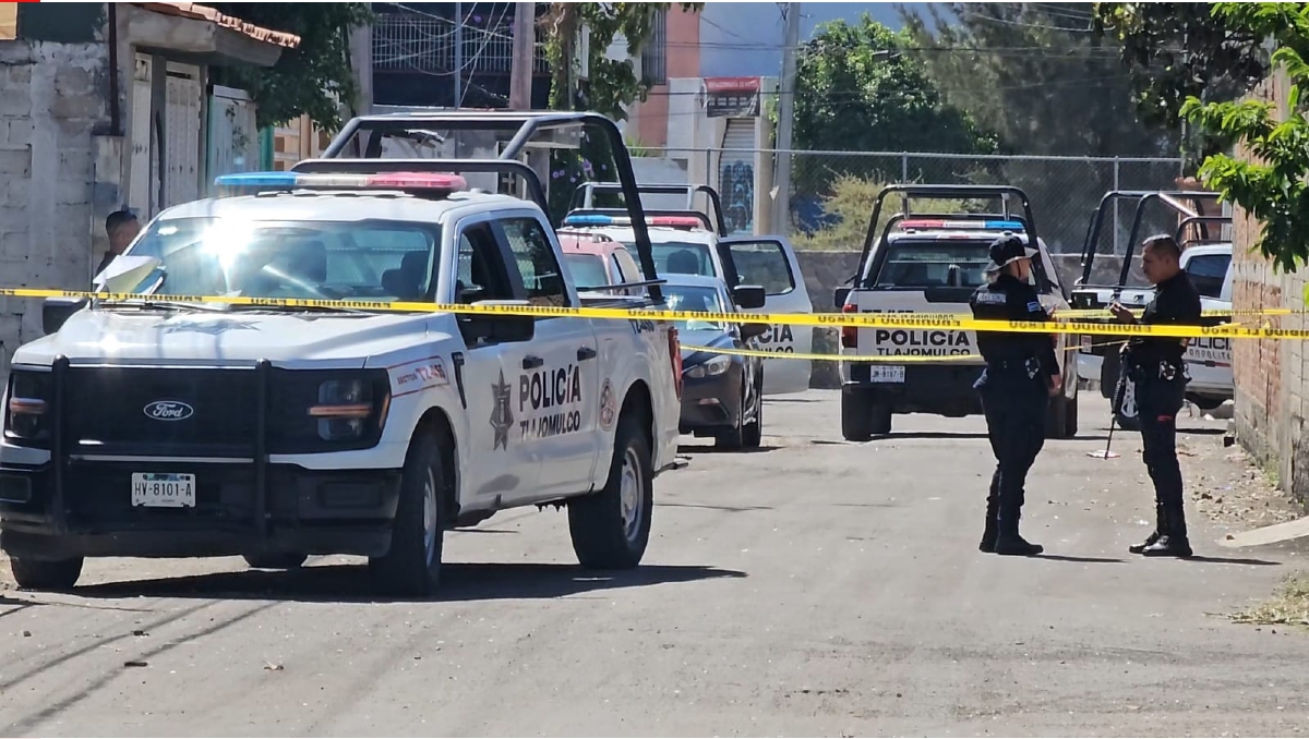Elementos municipales de Tlajomulco fueron los primeros respondientes al hallazgo realizado por vecinos (Foto: Juan Carlos Munguía)