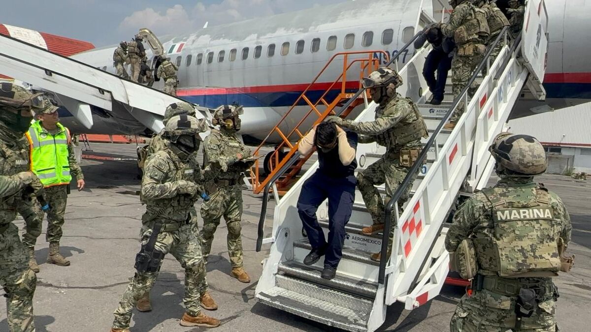 Elementos navales realizan simulacros de operativos de seguridad en el Aeropuerto Internacional de la Ciudad de México. | Foto: Especial