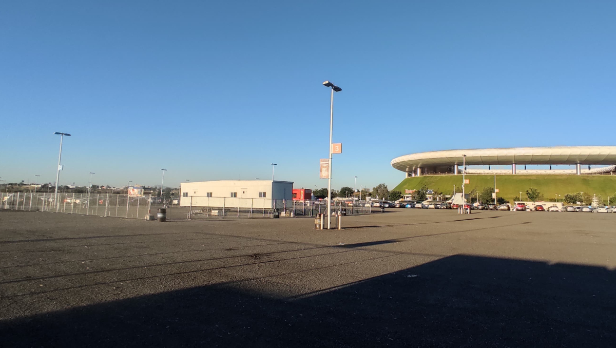 El estacionamiento del Estadio Guadalajara será reducido en espacio durante el Mundial (Foto: Kevin Hernández)