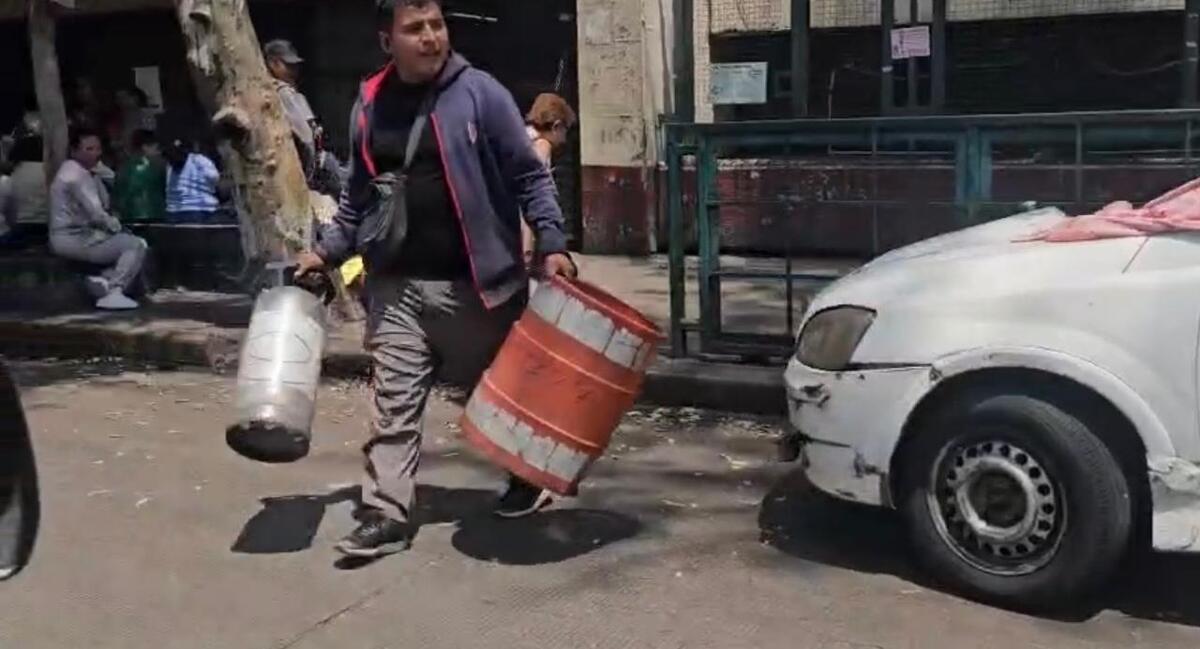 Los Franeleros regresaron a colocar botes, cubetas y guacales. | Especial