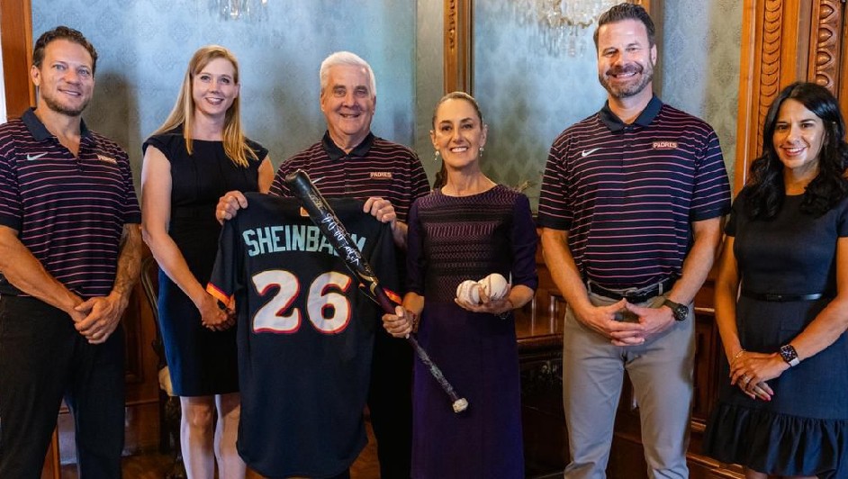 Gobierno de México refuerza vínculo con Grandes Ligas en visita de Padres y Diamondbacks | Foto: X. @Claudiashein