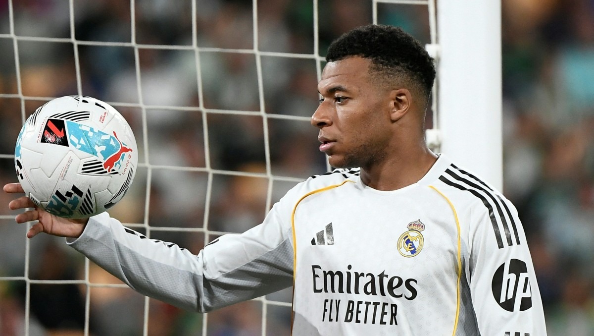 Kylian Mbappé salió por molestias en su partido 100 con el Real Madrid (AFP)