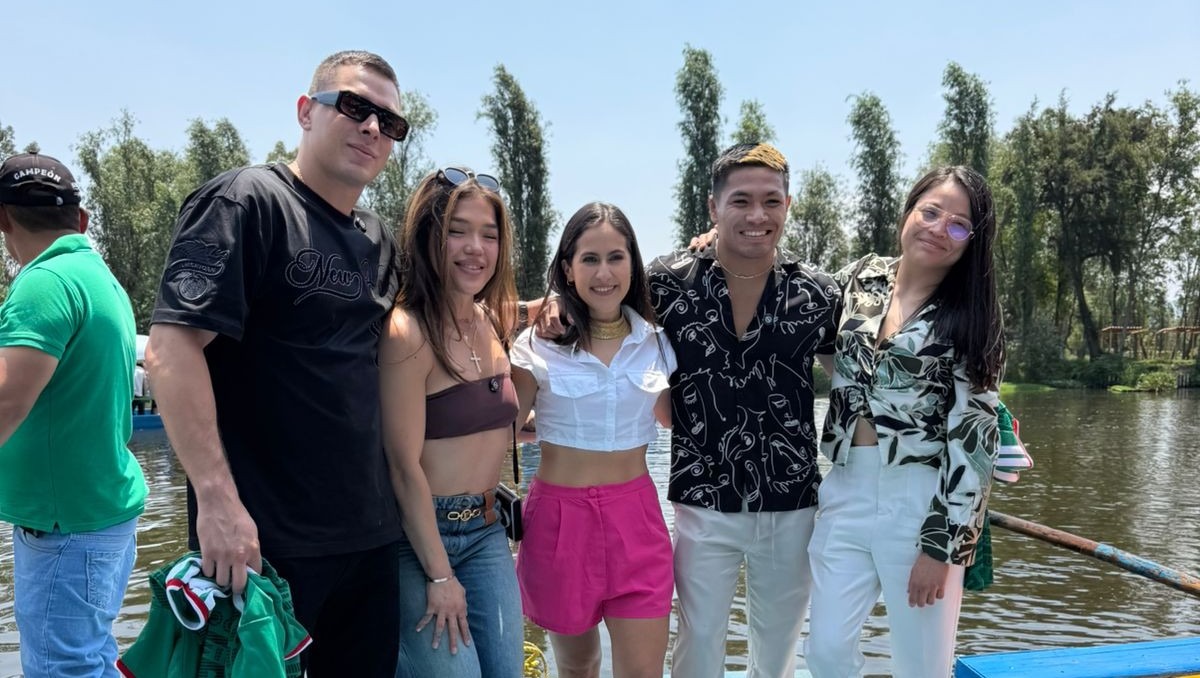 Peleadores mexicanos de UFC visitan las trajineras de Xochimilco (Jorge Flores)