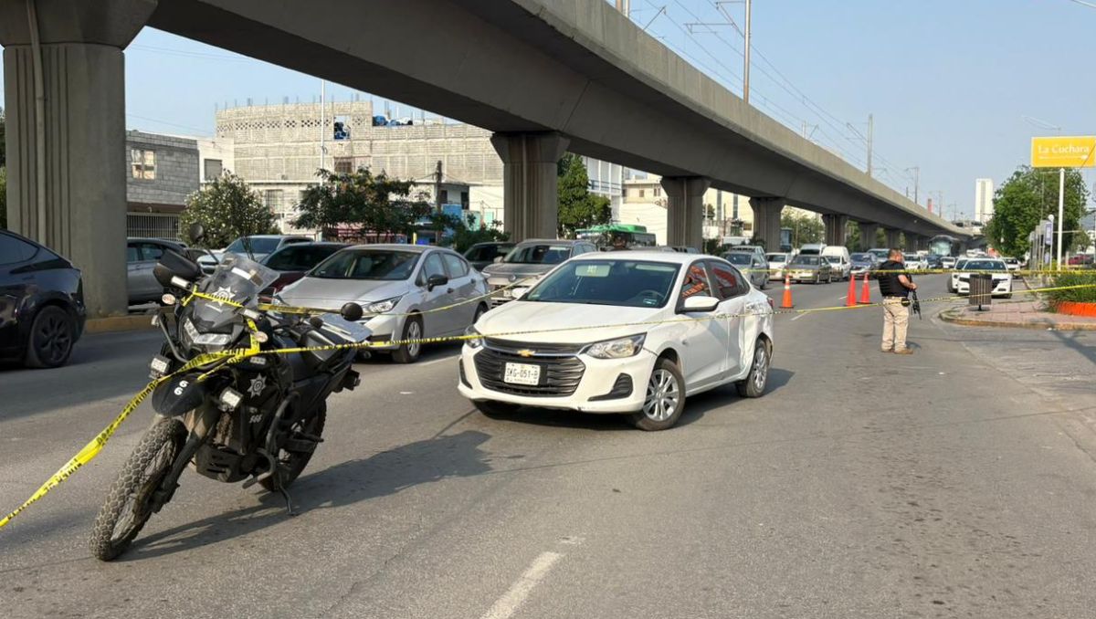 Persecución deja dos hombres detenidos en Monterrey. | Ángel Mercado